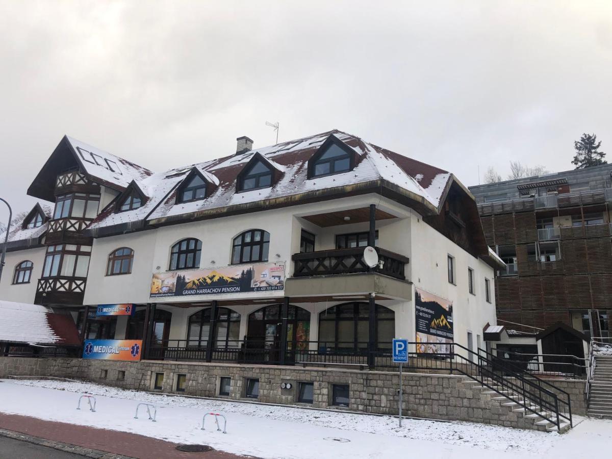 GRAND HARRACHOV PENSION v centru Exterior foto