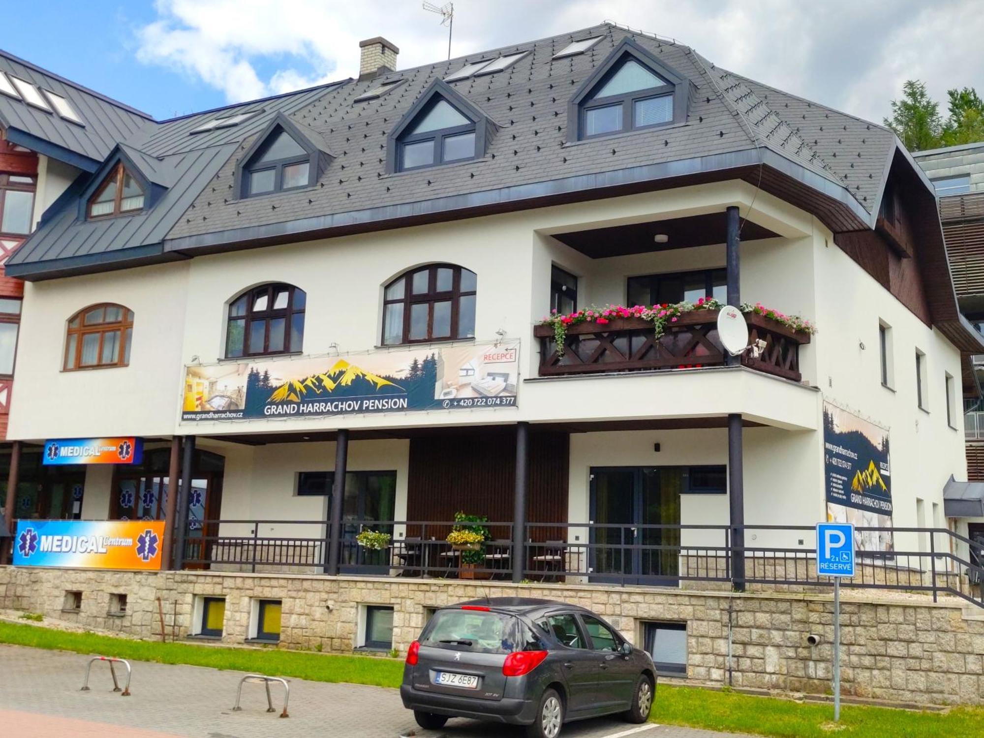 GRAND HARRACHOV PENSION v centru Exterior foto